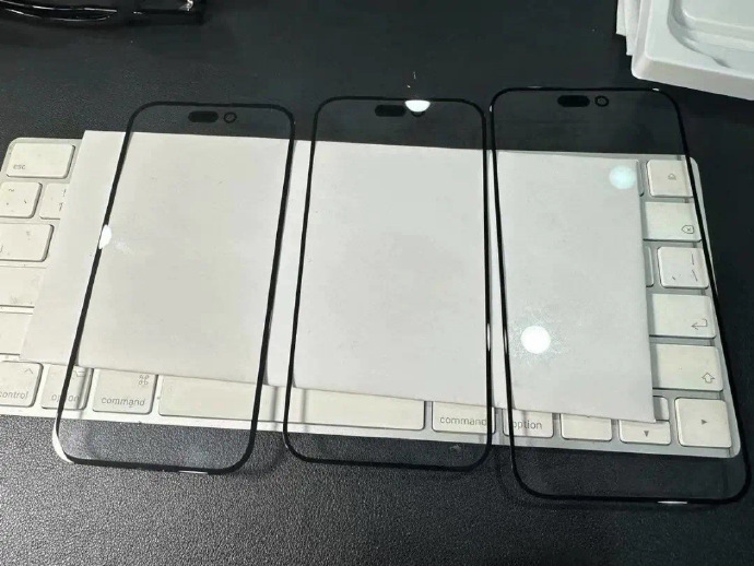 iPhone 15全系正面前置玻璃曝光：统一灵动岛难接受